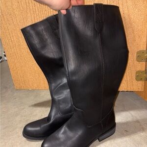 Chic Black Knee-High Boots